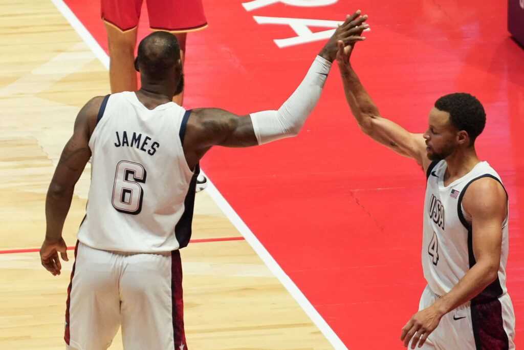 James Harden ylistää kilpakumppaniaan: "Hän on muuttanut peliä" James Harden ylistää kilpakumppaniaan: ”Hän on muuttanut peliä”