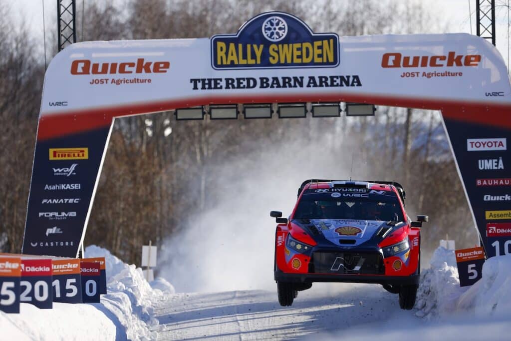 Ruotsin MM-ralli nyt pahassa vastatuulessa – kahdelta porolta leikattu kaula auki