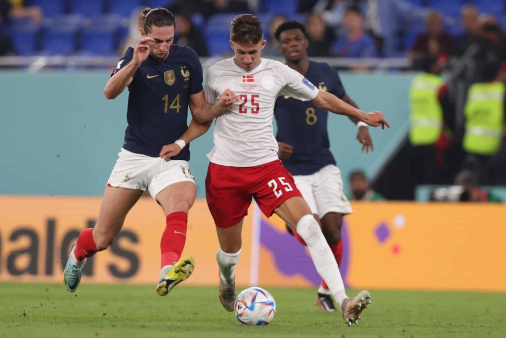 Ranskalaisseura kaupittelee kahta pelaajaa