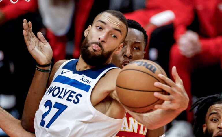 Supertähdet laulukuoroon – NBA:ssa tärähti mykistävä tuplatupla Supertähdet laulukuoroon – NBA:ssa tärähti mykistävä tuplatupla