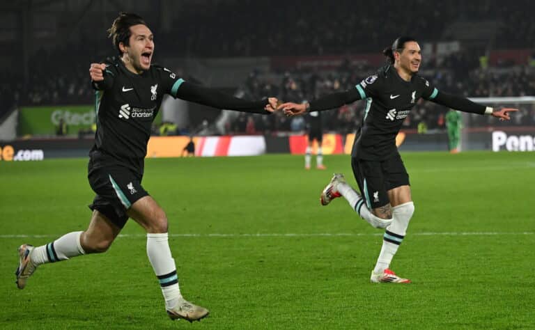 Napoli kahden Liverpool-hylkiön perässä