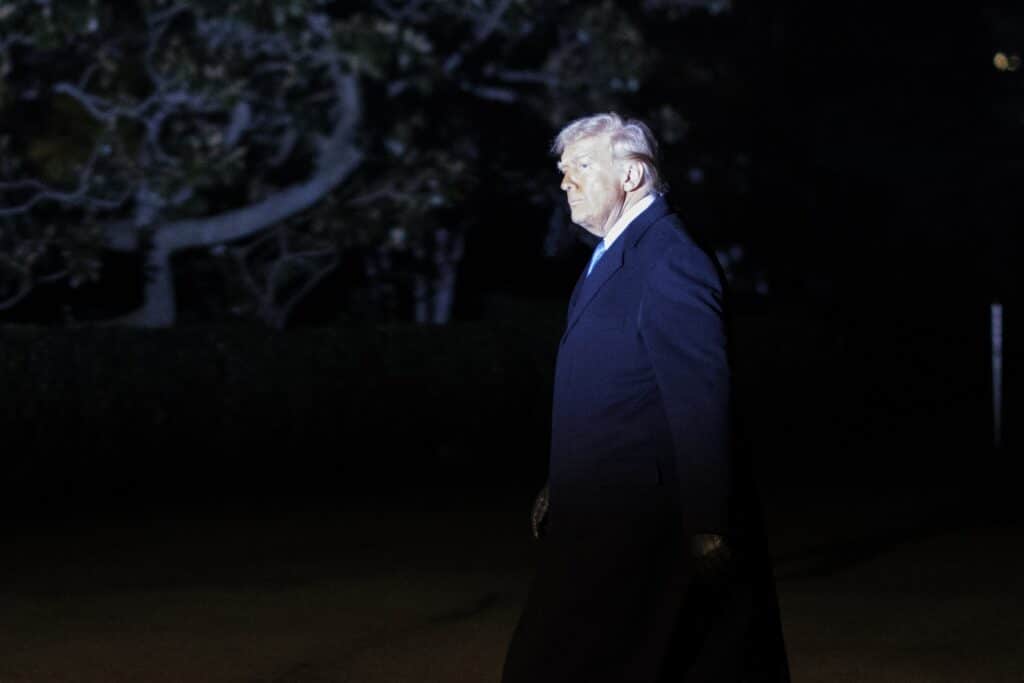 Mestarijoukkue kävi Valkoisessa talossa vierailulla - varapresidentin kämmi sai Donald Trumpilta tuiman reaktion Mestarijoukkue kävi Valkoisessa talossa vierailulla – varapresidentin kämmi sai Donald Trumpilta tuiman reaktion