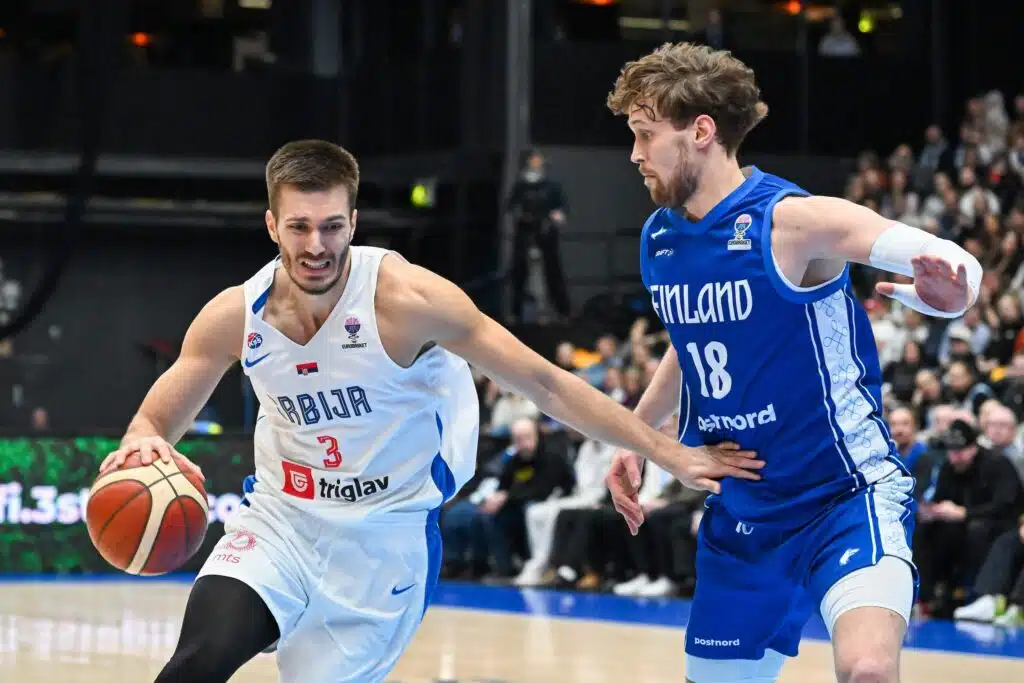 Susijengi taipui Serbialle – kyseenalaiseen ratkaisuun sortunut pelaaja sankarina