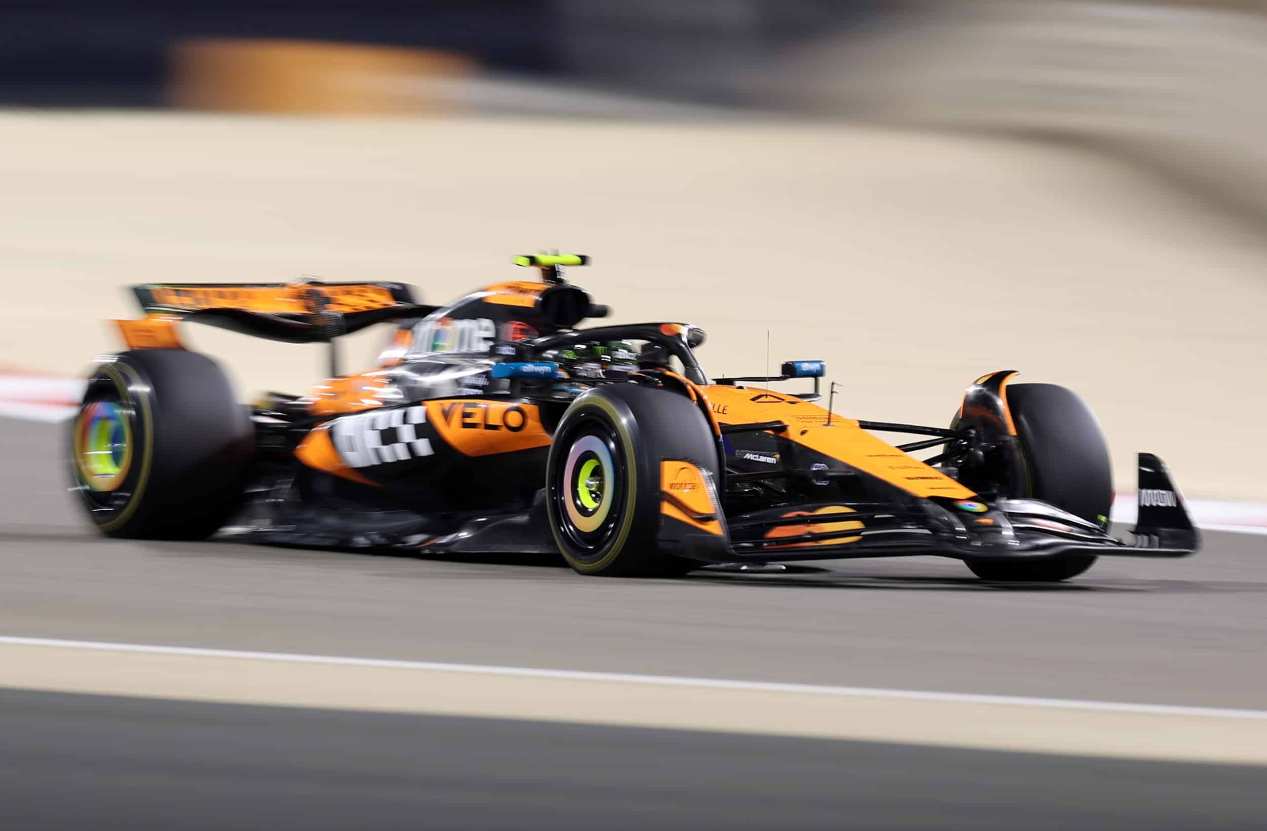 Huimaa tykitystä – McLaren-kuskit löivät luun syvälle Max Verstappenin kurkkuun