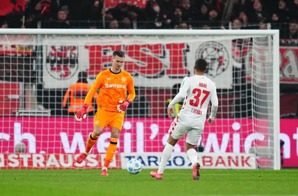 Lukas Hradeckyn varamies torjui Bayer Leverkusenille arvokkaat pisteet