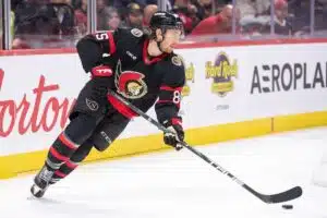 USA:n olympiavoittaja sairastuvalle - NHL:n kauden avaus vaarassa Jake Sanderson
