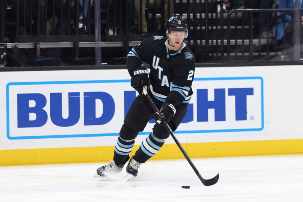 Kiertolaiselämää viettäneelle suomalaispakille pitkä jatkosopimus NHL:ssä - "Loistava roolimalli nuorille pelaajille" Kiertolaiselämää viettäneelle suomalaispakille pitkä jatkosopimus NHL:ssä – ”Loistava roolimalli nuorille pelaajille”