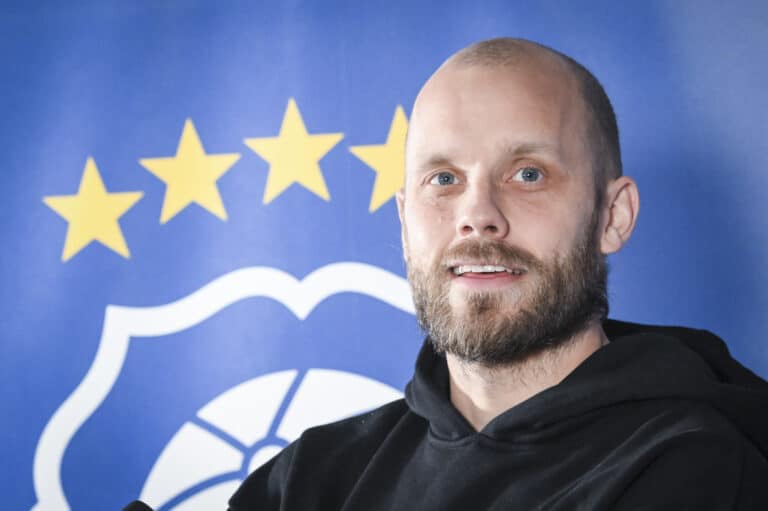 Teemu Pukki pelasi vielä hetki sitten Yhdysvalloissa – nyt hänet nähtiin Talin kuplahallissa