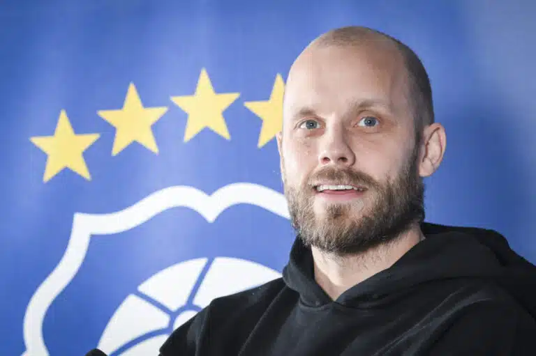 Teemu Pukki pelasi vielä hetki sitten Yhdysvalloissa – nyt hänet nähtiin Talin kuplahallissa