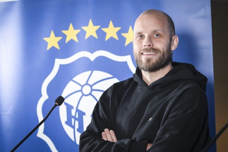 Ensin naureskelivat kotkalaiset – sitten Teemu Pukki