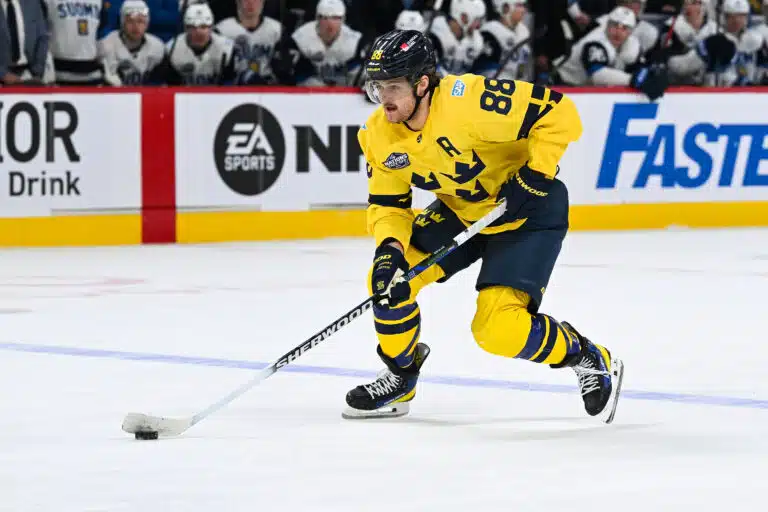 Ruotsin harjoituksissa huolestuttava näky – NHL:n supertähti poissa