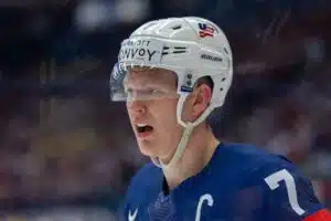 Brady Tkachuk teki Gordie Howe -hattutempun – nyt hän on yllättäen sivussa vamman takia Brady Tkachuk