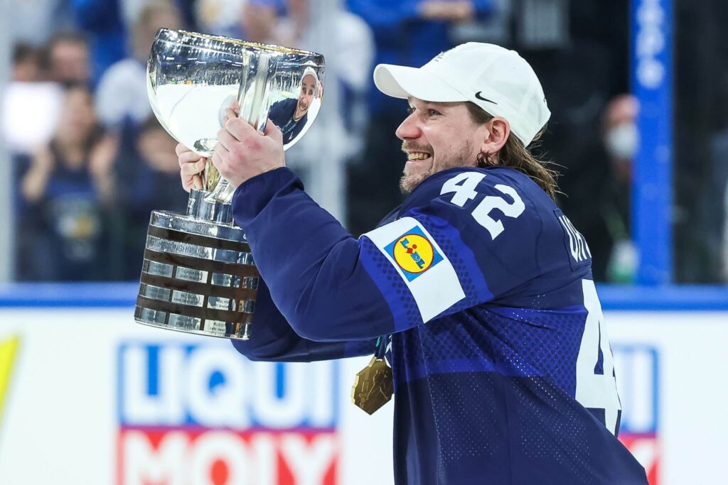 Näin Sami Vatanen kommentoi paluuta JYPin paitaan Näin Sami Vatanen kommentoi paluuta JYPin paitaan