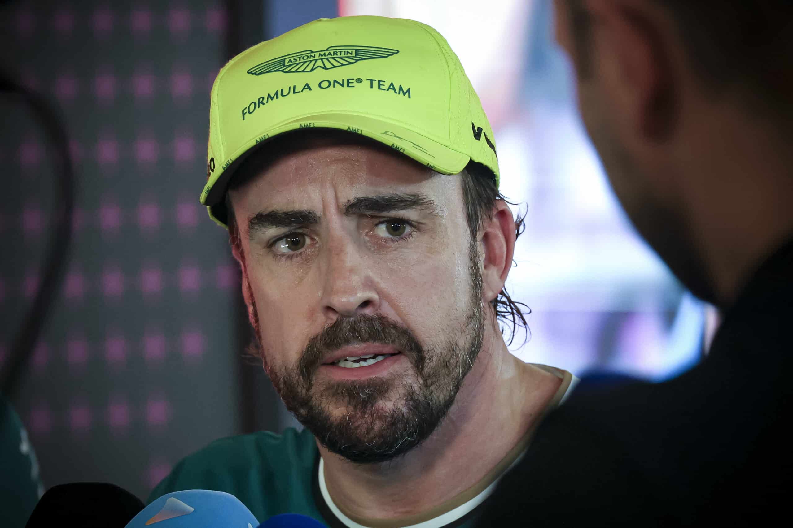 Lisää romua: Fernando Alonso rysäytti seinään F1-avauksessa