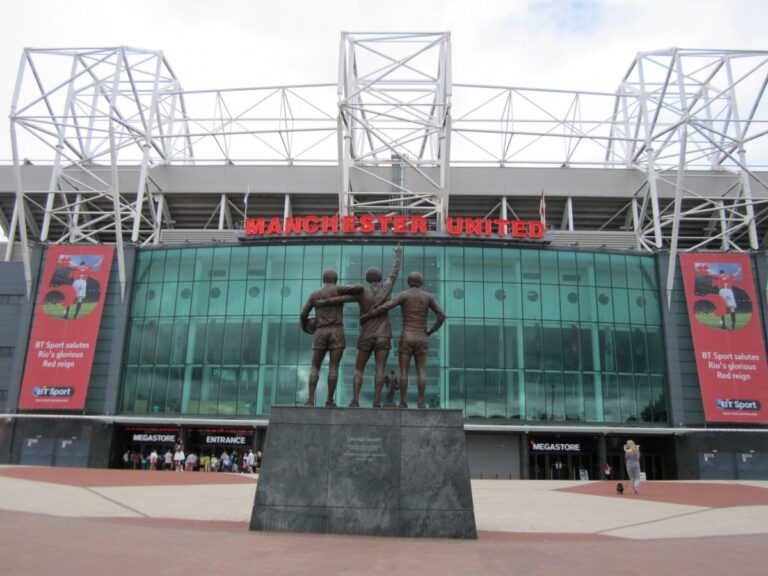 Manchester United virittelee siirtopommia