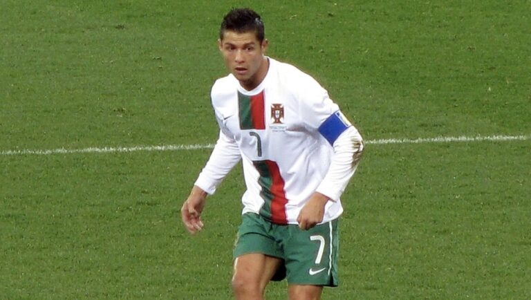 Ikinuori Cristiano Ronaldo vei Portugalin finaaliin