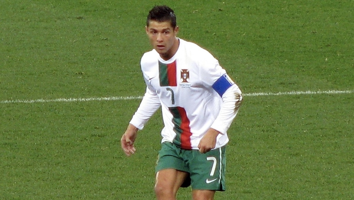 Ikinuori Cristiano Ronaldo vei Portugalin finaaliin