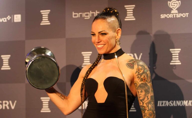 Nyrkkeilyottelu Janni Hussia vastaan – Eva Wahlström repesi täysin Nyrkkeilyottelu Janni Hussia vastaan – Eva Wahlström repesi täysin