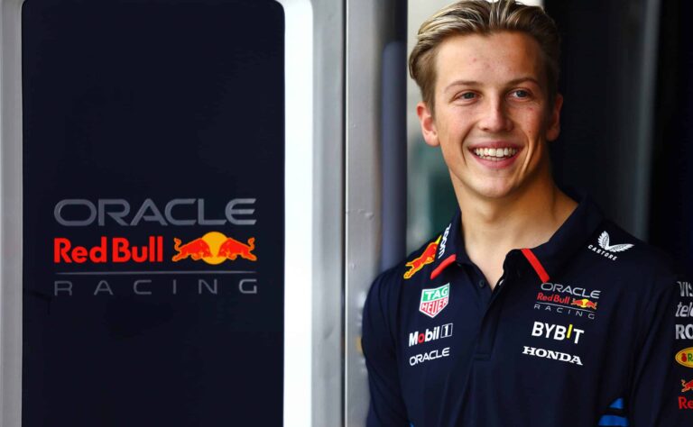 Nyt tuli tylyä tekstiä – F1-maailmanmestari haukkui potkut saaneen Red Bull-kuljettajan