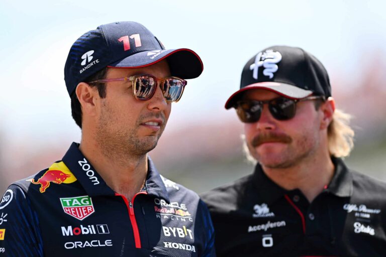 Valtteri Bottas ja Sergio Perez: heti tuli yhteenotto