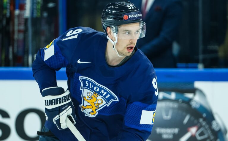 Juho Lammikko syötteli – Mikael Granlund miinuksilla Juho Lammikko syötteli – Mikael Granlund miinuksilla