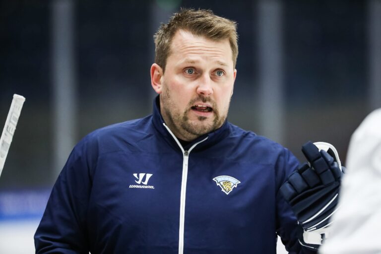 Leijonat uusitulla kokoonpanolla Ruotsin kimppuun