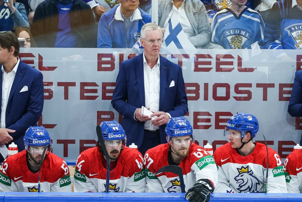 Kari Jalosen joukkuetta voi odottaa karu kohtalo Kari Jalosen joukkuetta voi odottaa karu kohtalo