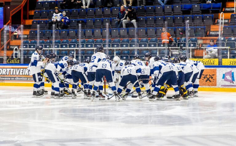 Pikkuleijonille karu tappio MM-avauksessa