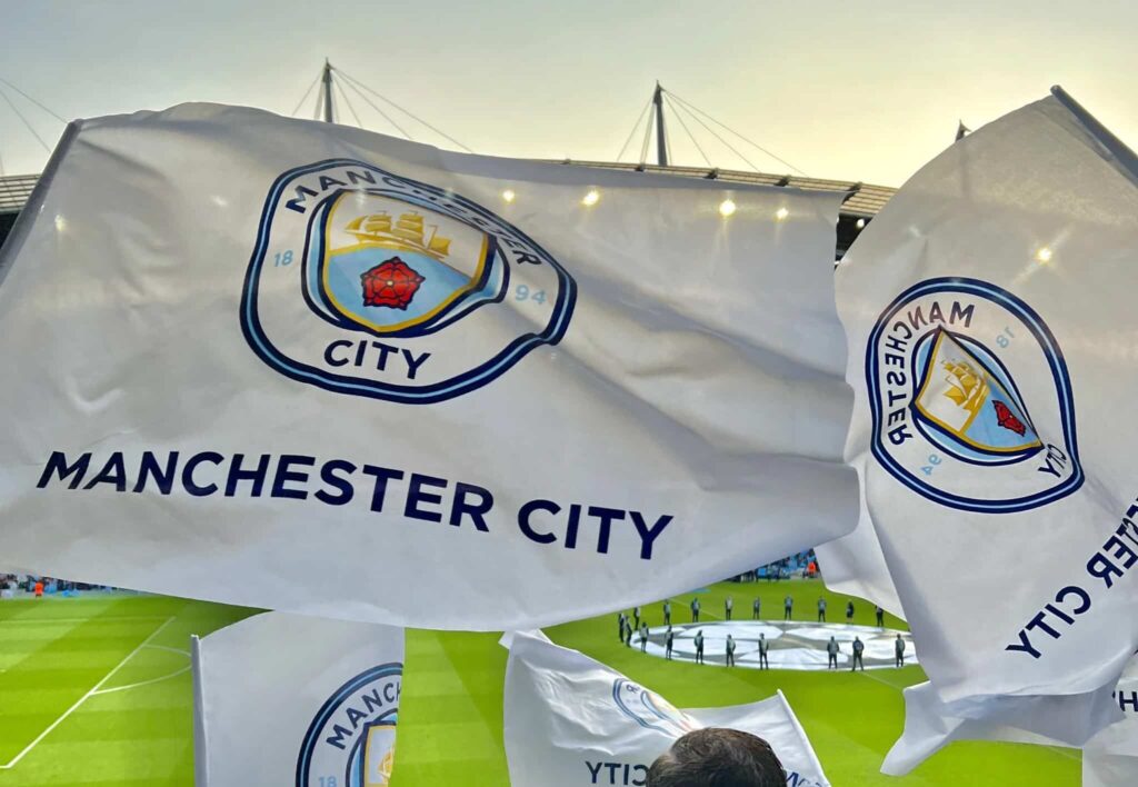 Manchester City nöyrtyi fanien vaatimuksiin Manchester City nöyrtyi fanien vaatimuksiin