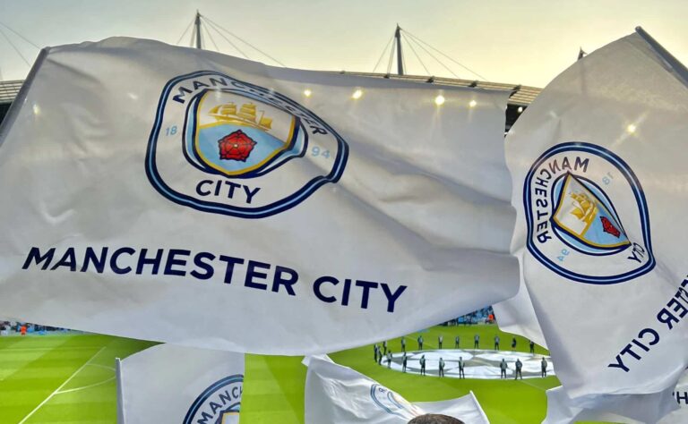 Manchester City nöyrtyi fanien vaatimuksiin