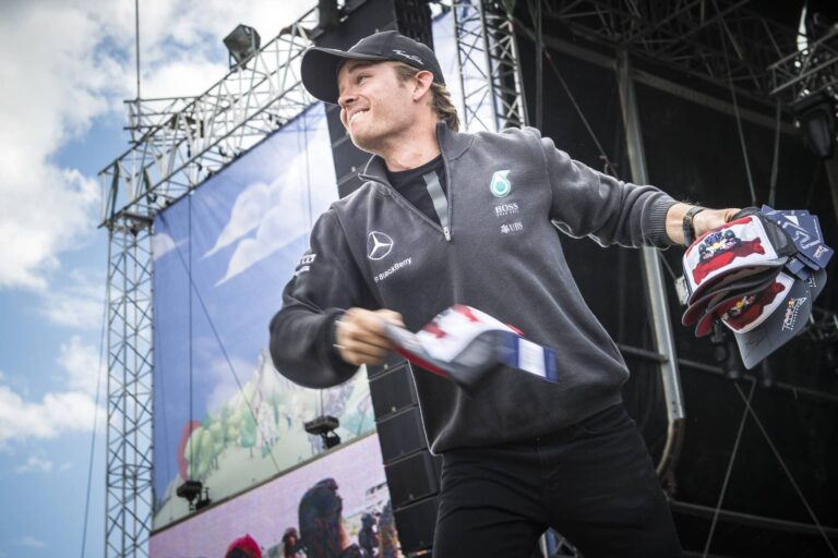 Nico Rosberg raivostui: ”Antakaa minulle yksi syy”