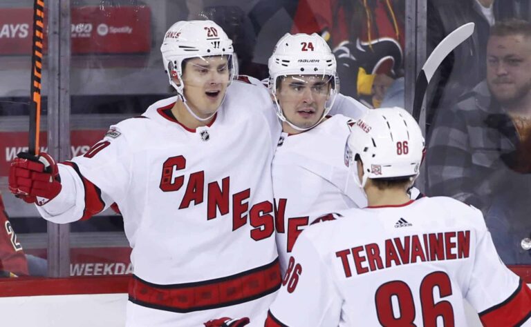 Carolina Hurricanes sai tylyn selkäsaunan NHL:ssä - päävalmentaja teki tiukan linjauksen Carolina Hurricanes sai tylyn selkäsaunan NHL:ssä – päävalmentaja teki tiukan linjauksen