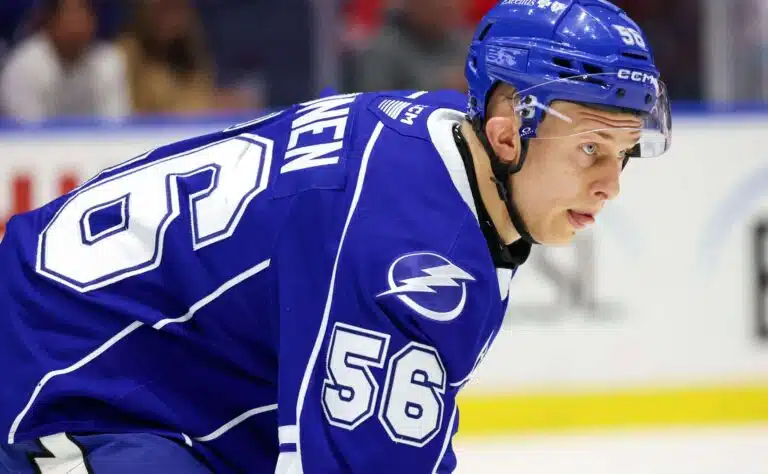 Entinen suomalainen NHL-lupaus todella karussa tilanteessa - sopimus lensi taas suoraan silppuriin Entinen suomalainen NHL-lupaus todella karussa tilanteessa – sopimus lensi taas suoraan silppuriin