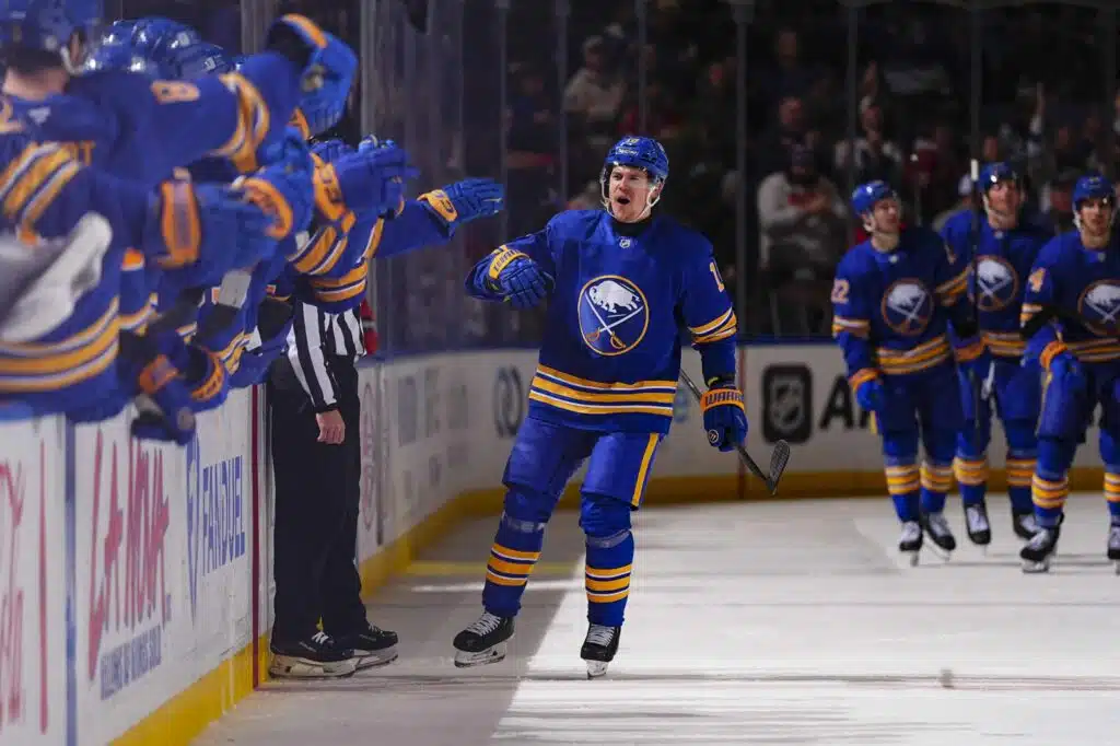 Vähälle huomiolle jääneen suomalaisen NHL-puolustajan siirrosta paljastus – ”Olin jo ehtinyt odottaa kauppaa”