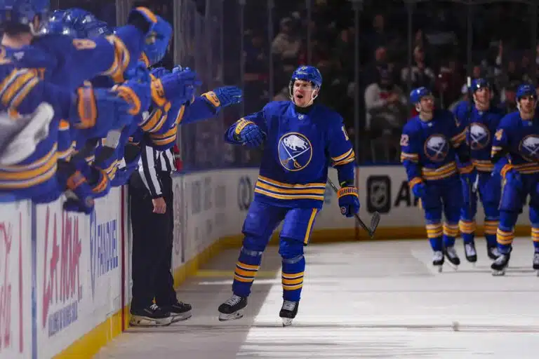 Vähälle huomiolle jääneen suomalaisen NHL-puolustajan siirrosta paljastus – ”Olin jo ehtinyt odottaa kauppaa”