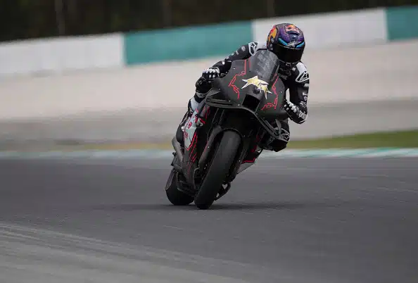 Järkyttävä onnettomuus MotoGP:ssä – maailmanmestari kiidätettiin sairaalaan