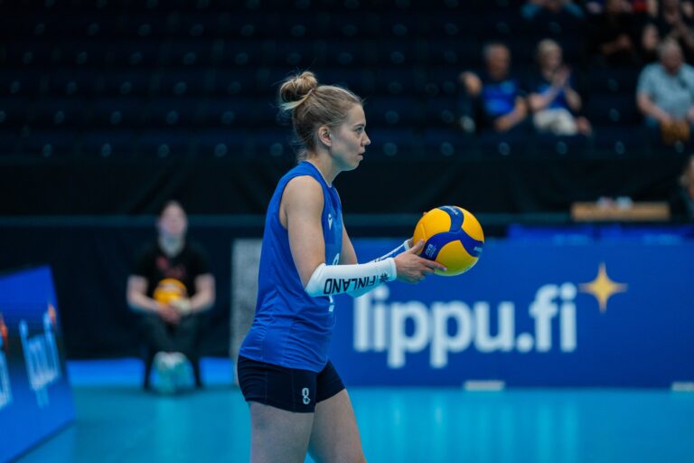 Suomen lentopallonaisten EM-kisaunelma murskaksi karulla tavalla