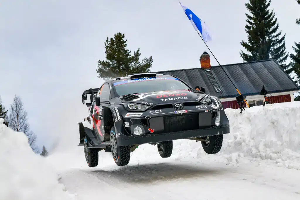 Kalle Rovanperä mietteliäänä maalissa – menikö jotain vikaan huollossa?