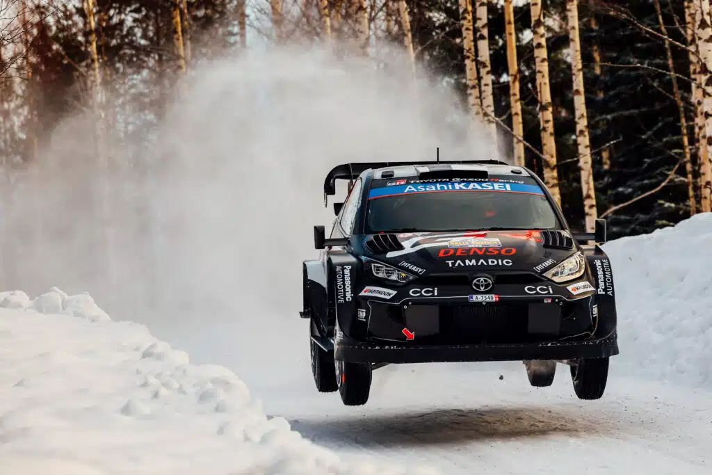 Kalle Rovanperää otti rajusti päähän – mieletön voittotaistelu Ruotsin MM-rallissa (ek17)