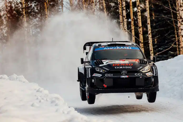 Kalle Rovanperää otti rajusti päähän – mieletön voittotaistelu Ruotsin MM-rallissa (ek17)