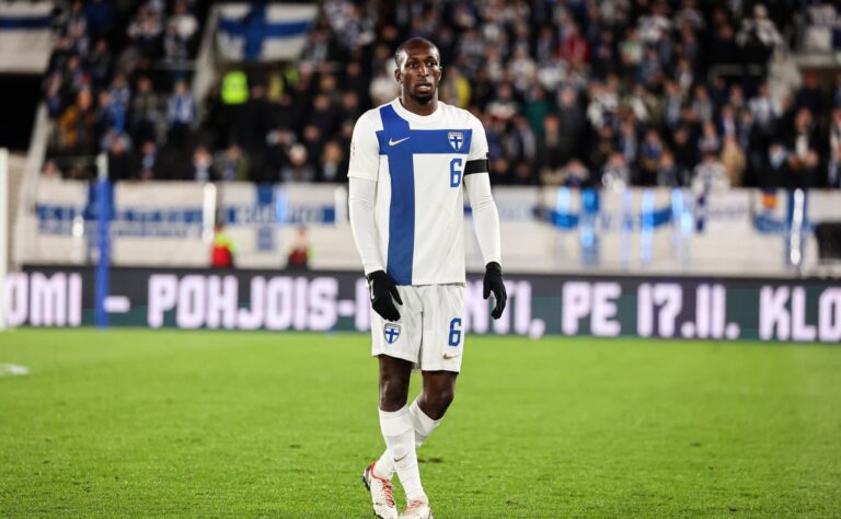 Huuhkajat aloittaa MM-karsinnat – uusi päävalmentaja pudotti Glen Kamaran avauksesta