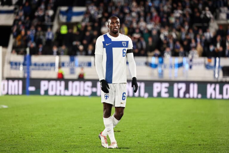 Huuhkajat aloittaa MM-karsinnat – uusi päävalmentaja pudotti Glen Kamaran avauksesta