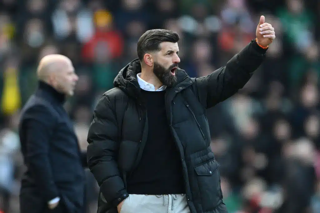 Näin pikkuseuran päävalmentaja juhli sensaatiomaista voittoa Liverpoolista