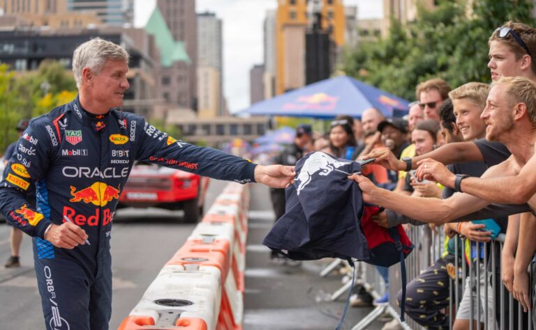 F1-legenda David Coulthard moottoripyöräonnettomuudessa – perheystävä paljasti vammojen vakavuuden