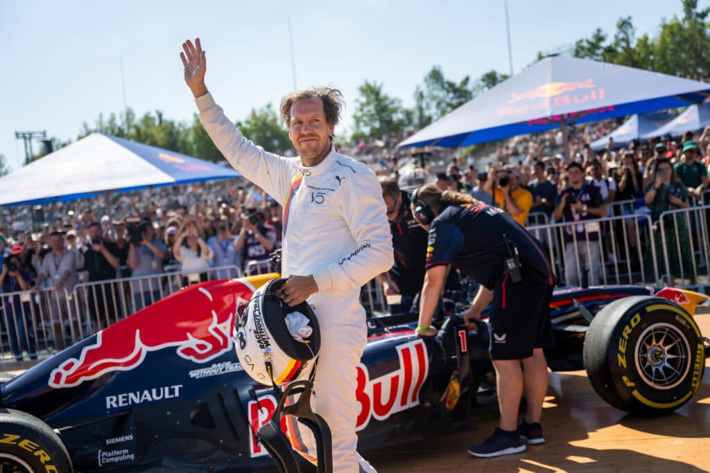 F1-mestarin paluuaikeista hurjia väitteitä – nämä tallit ovat torjuneet hänet F1-mestarin paluuaikeista hurjia väitteitä – nämä tallit ovat torjuneet hänet