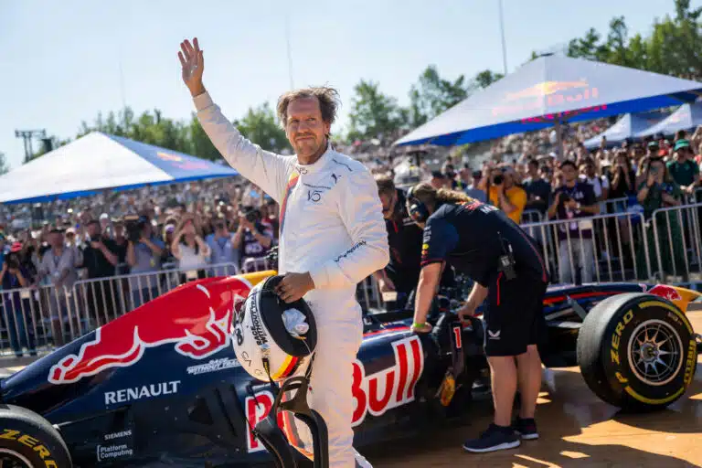 F1-mestari Sebastian Vettel neuvottelee paluusta