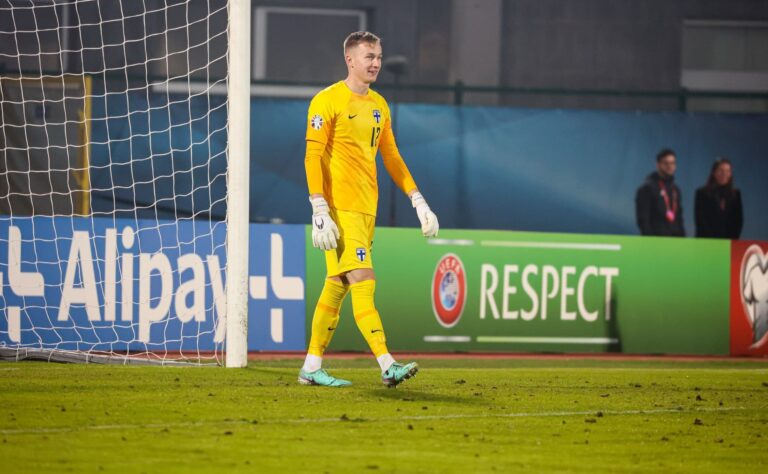 Huuhkajat-vahti juhlii mestaruutta – piti upeasti nollan Huuhkajat-vahti juhlii mestaruutta – piti upeasti nollan