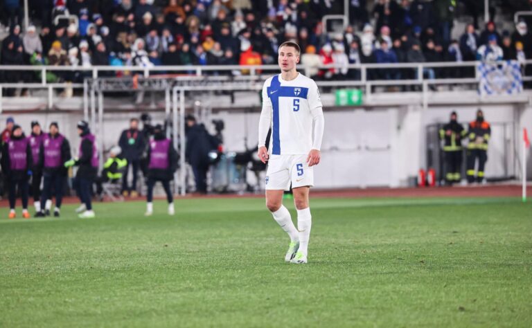 Huuhkajien luottopelaajalta selvää tekstiä Huuhkajien luottopelaajalta selvää tekstiä