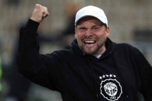 Entinen Huuhkaja- ja HJK-luotsi sai kenkää Entinen Huuhkaja- ja HJK-luotsi sai kenkää