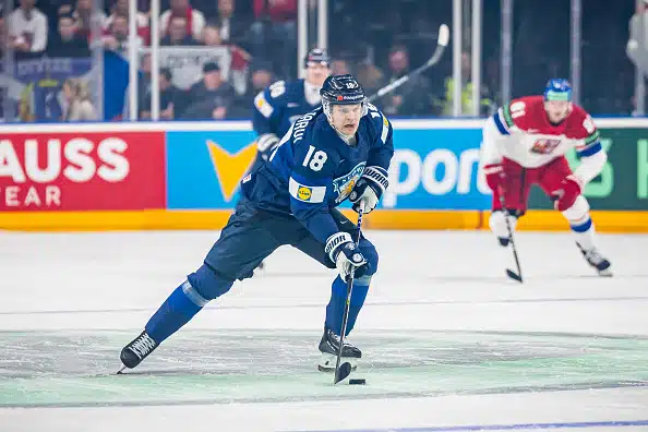 Leijonien puolustajalla karmea tilanne – sormesta irtosi pala